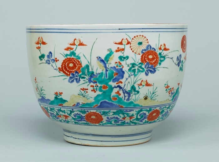 重要文化財 色絵花鳥文大深鉢 伊万里(柿右衛門様式) 江戸時代・17世紀 東京国立博物館蔵