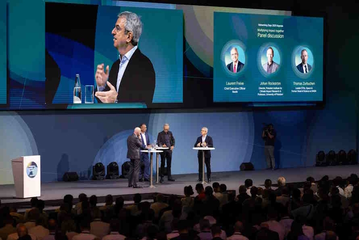 パネルディスカッション、ローレン・フレクセ氏(右)