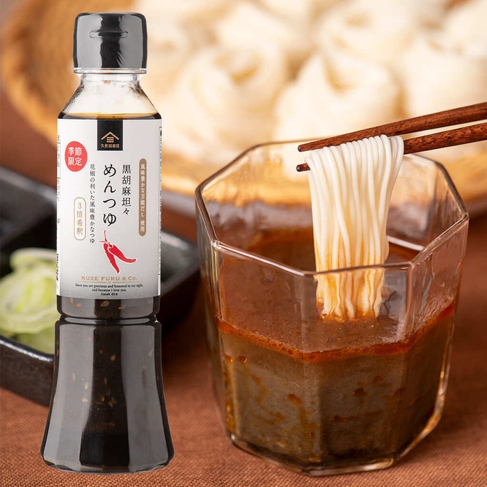 インパクトのある黒色が目印「黒胡麻坦々めんつゆ」
