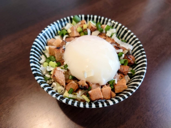 チャーシュー飯と半熟玉子