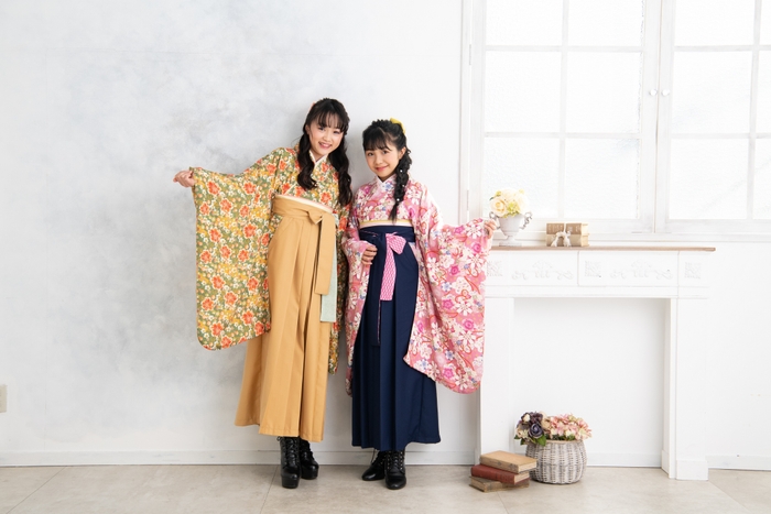 (左)若草色×イエロー (右)桃色×ネイビー 着用1