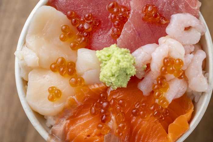 とと丸海鮮五色丼
