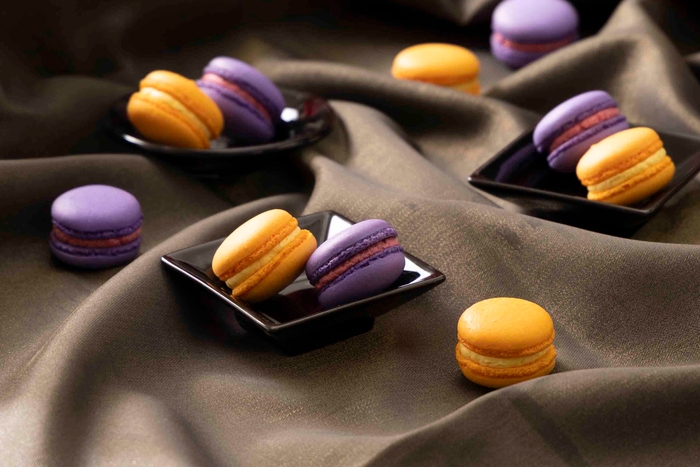 ディナータイム…マカロン２色(カシス＆パンプキン)