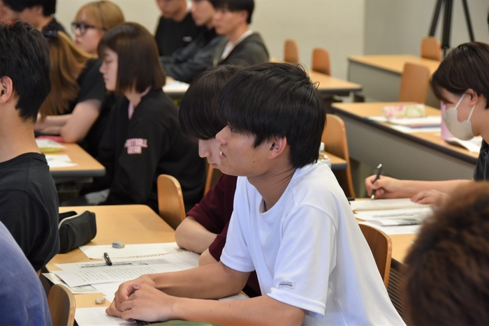 学生からも質問が相次ぎました