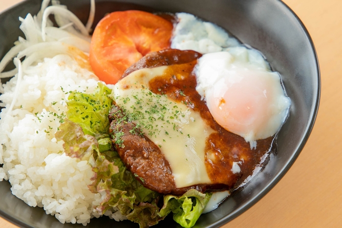 ボリューム満点の「ロコモコ丼」1,300円(税込)