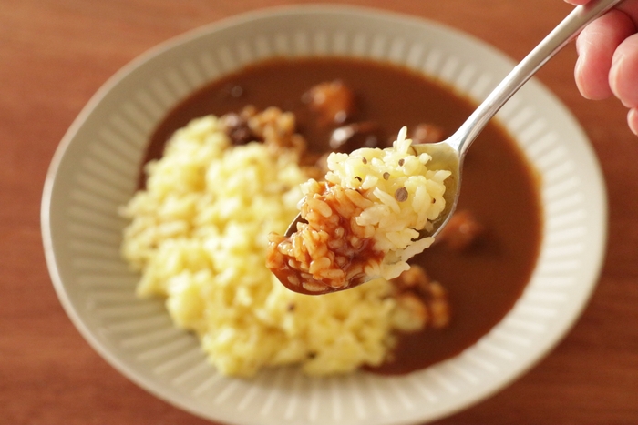 サフランのみで色付けしたごはん