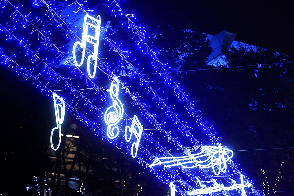 けやきひろば2階芝生広場