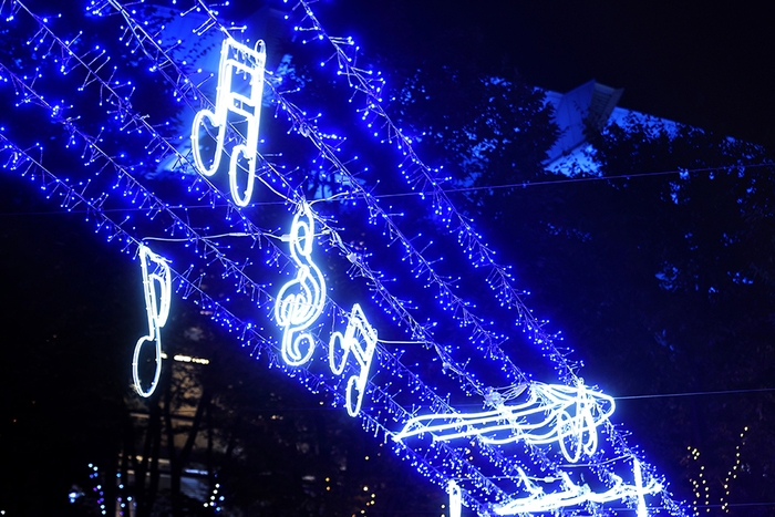 けやきひろば2階芝生広場