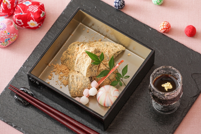 鹿児島産本わらび粉をつかったもっちりわらび餅 国産黒糖・香川産和三盆をつかったシロップと共につくりたてをご提供いたします