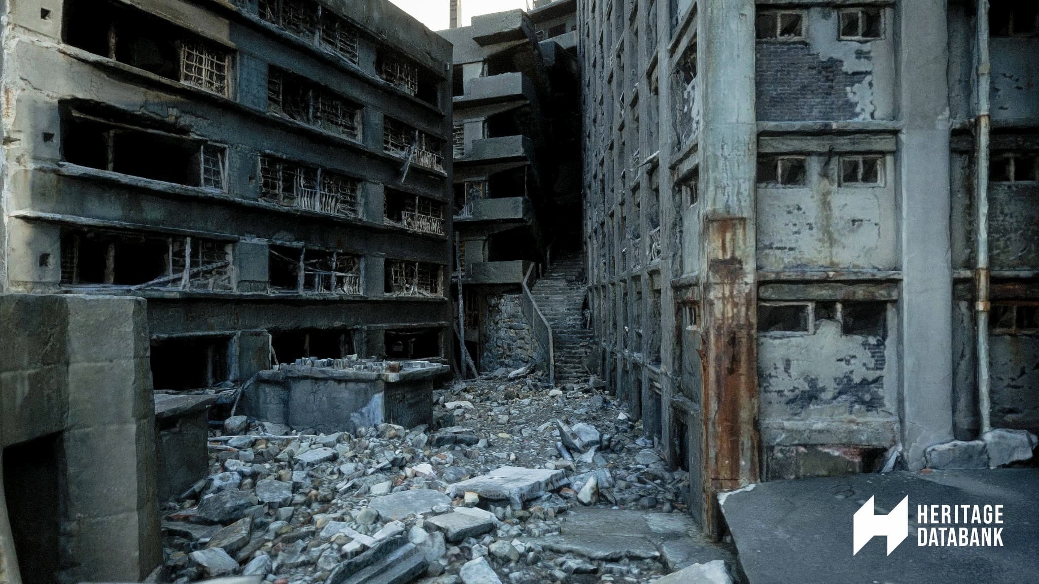 3F:佐藤健寿氏 バーチャル軍艦島写真展(展示)1