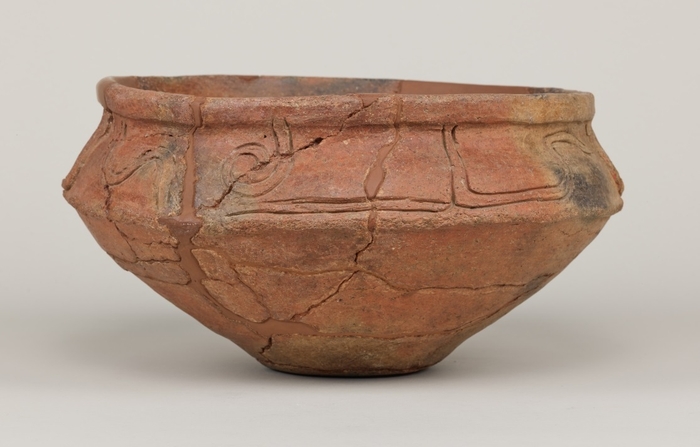 浅鉢形土器 縄文時代(中期)・前3000~前2000年 千葉県市川市姥山貝塚出土 杉原荘介氏寄贈 東京国立博物館蔵