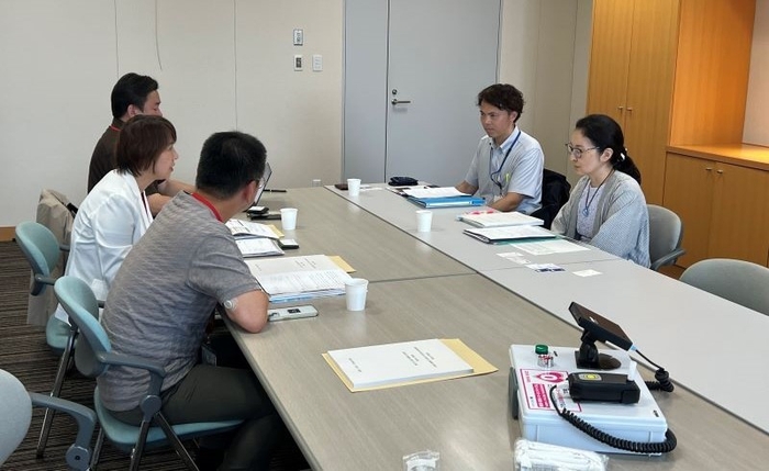 飲酒運転を物理的に阻止するアルコール・インターロックの必要性を訴える山本代表(画面左 中央)