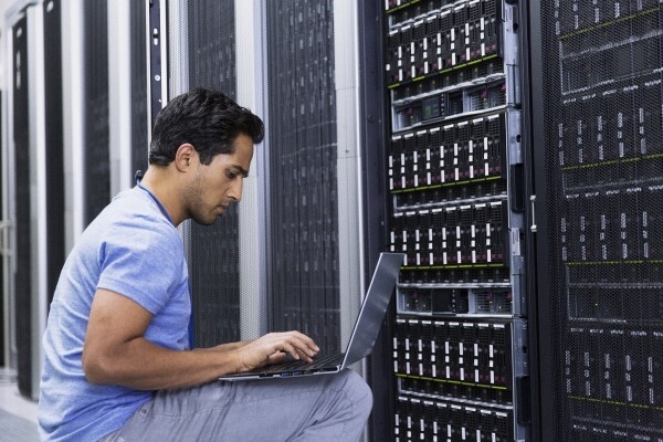 BSI(英国規格協会)、明日のテクノロジーをサポートする、 持続可能なデータセンターに関するレポートを発表