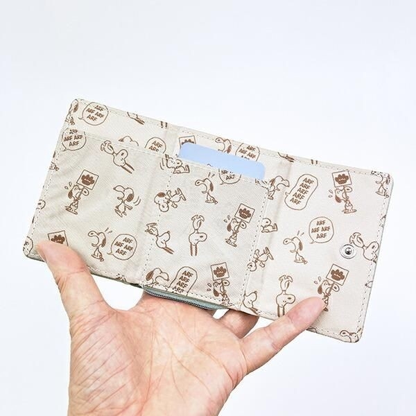 スヌーピーの大人っぽいコンパクトな財布