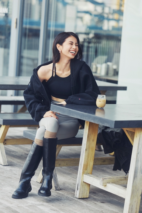 パーカー×ブーツスタイル