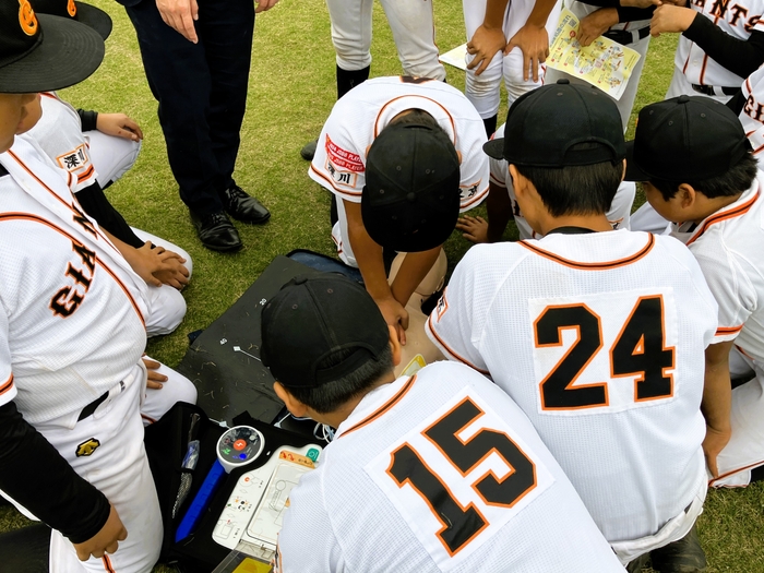 真剣に講習会を受ける監督と選手の皆さん(4)