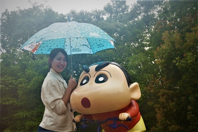 ▲可愛い傘としんちゃんとパシャリ!