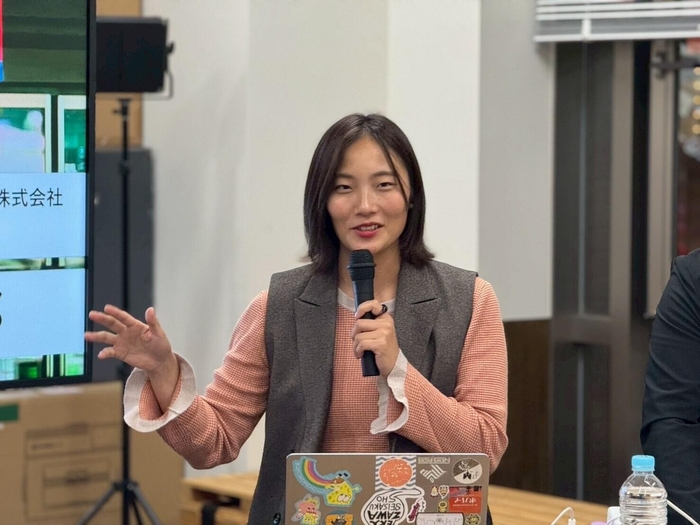 講演する双海最高カンパニー株式会社 代表取締役/伊予市議会議員の上田沙耶さん