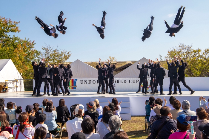 ▲目の前で繰り広げられる、大迫力のチアパフォーマンス！