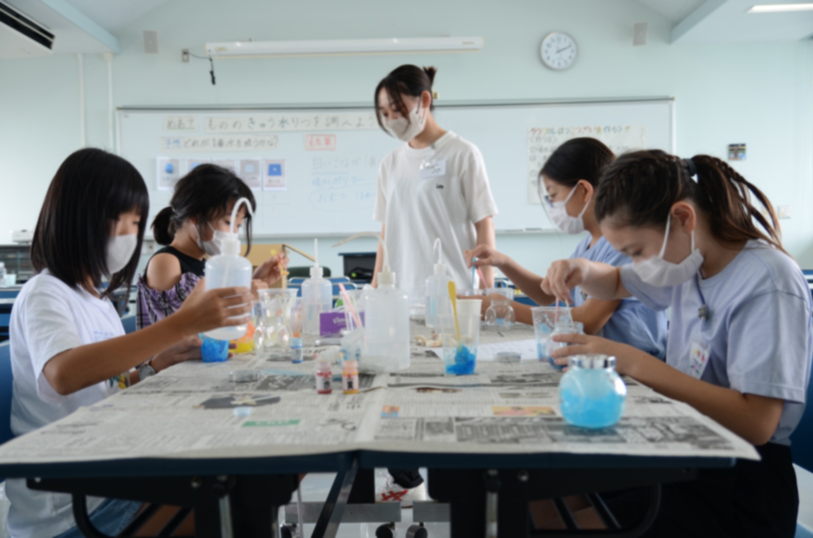 2022年8月 館山プログラム 理科「ものの吸水率を調べよう!」の様子