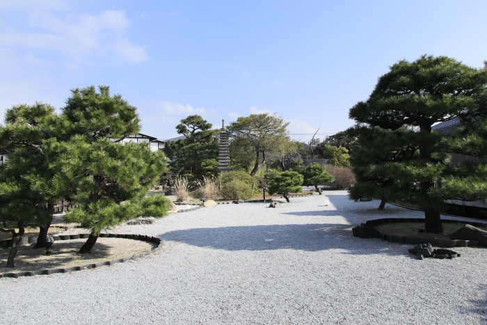 2000平米の面積を誇る ＜日本庭園＞