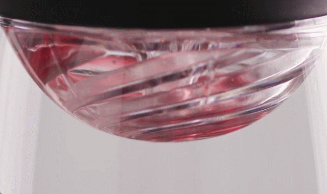 ワインを上から注ぐだけ!