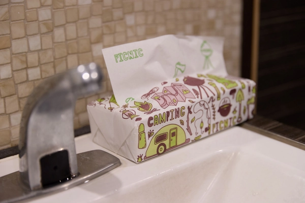 ペーパータオルにオリジナルデザインを印刷する加工サービス　 さまざまなシーンで活用できる『折品ペタオ』を開始