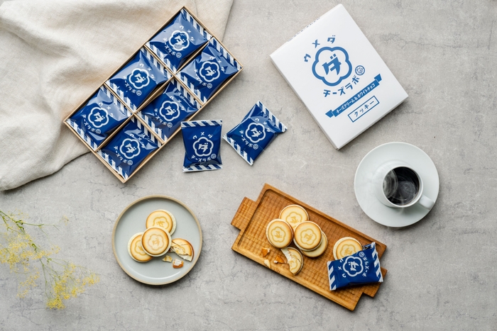 愛されてロングランのクッキー  税込1,296円(8枚入)、1,944円(12枚入)、3,888円(24枚入)