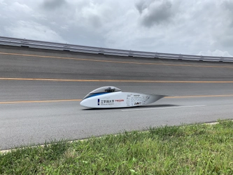 『工学院大学ソーラーチーム』が10月世界大会に向けて、 日本初の塗装技術を導入した新車両の試走を実施