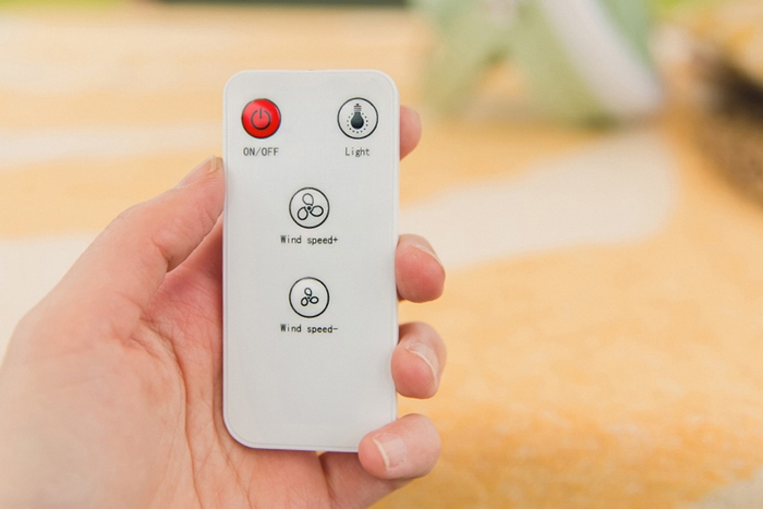 専用リモコンで遠隔操作