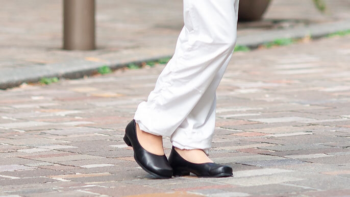 幅広5Eブラックパンプス