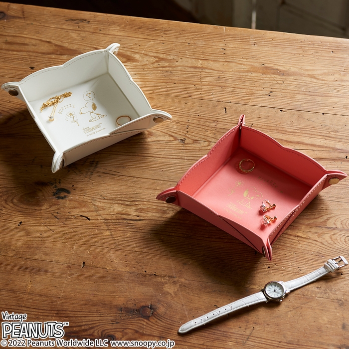 PEANUTS スヌーピー フラワートレー　2,970円(税込)