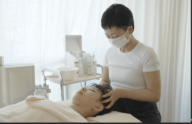 美肌室ソラ 施術中の舘山様