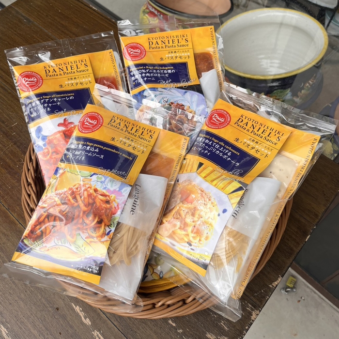 鮮やかな黄色のパッケージが目を惹くパスタセットは冷蔵/冷凍で販売