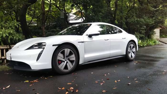 ポルシェタイカン!ポルシェらしいEV自動車です! 3時間60,500円より