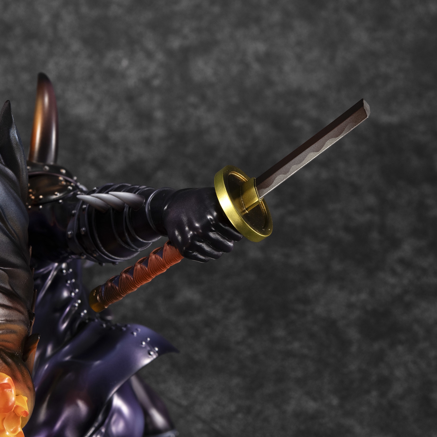 ワンピース」より、百獣海賊団 大看板 “火災のキング”を 迫力の約32cm