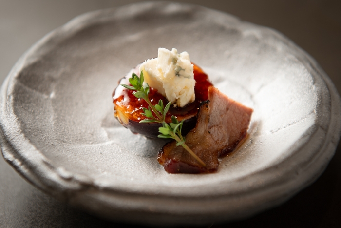 猪肉ベーコンとイチジクのキャラメリゼ ブルーチーズ添え