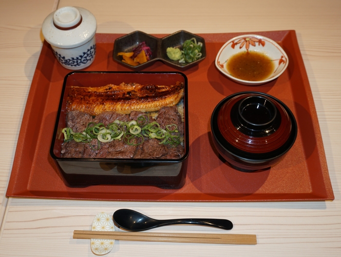 うな牛はらみ重定食(東大赤門前店)