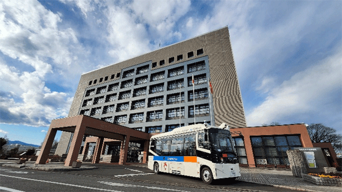 ＜今回実証実験に使用する小型バス＞