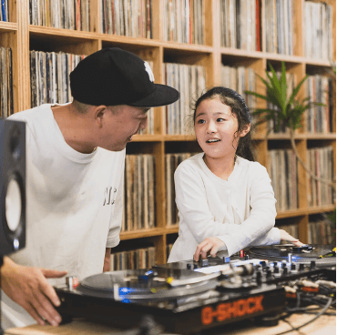 今年初開催のキッズDJスクール。 誰でもDJ体験を行えます！