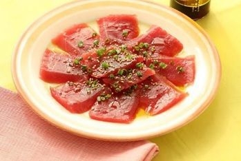 オリーブオイル醤油で!とろけるマグロの和風カルパッチョ