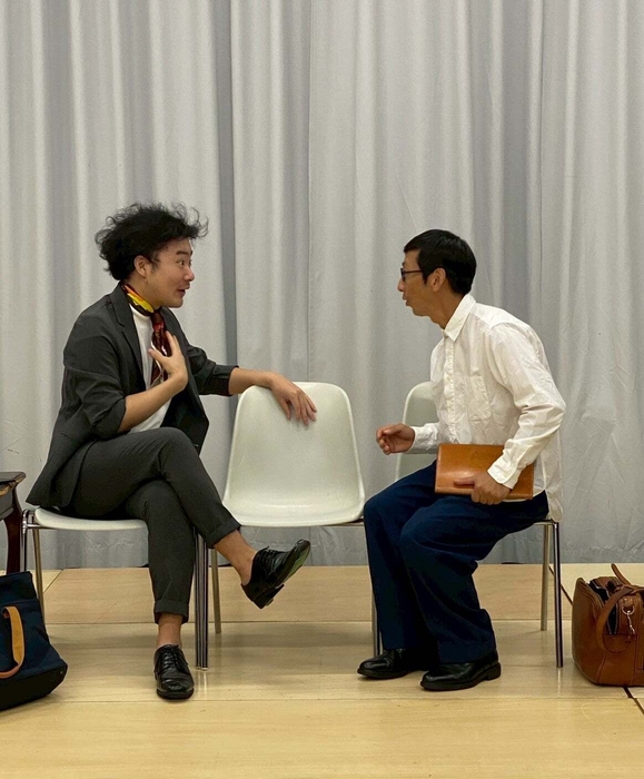 訓練・発表を行う研究生の様子