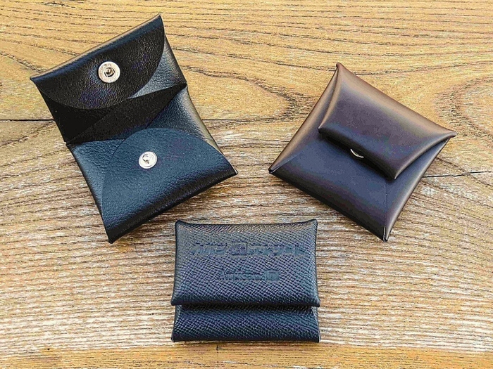 （コインケースの色は時期により異なります。）