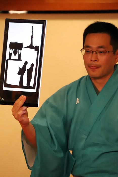 林家楽一(紙切) 撮影:宮岡里英