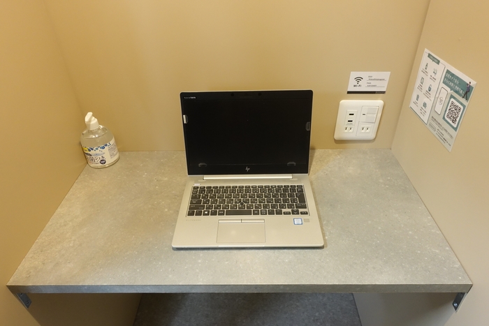 RemoteworkBOX 内観 デスク