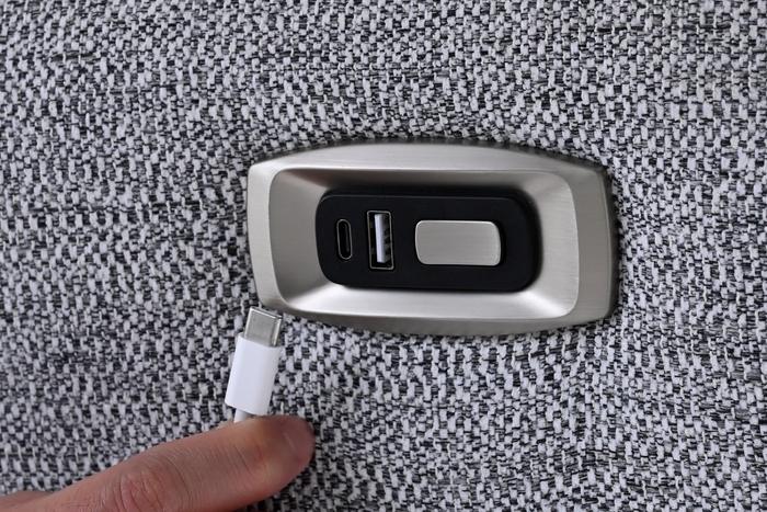 USBポート:「電動ソファ RDS-150」(Type-A・Type-C)