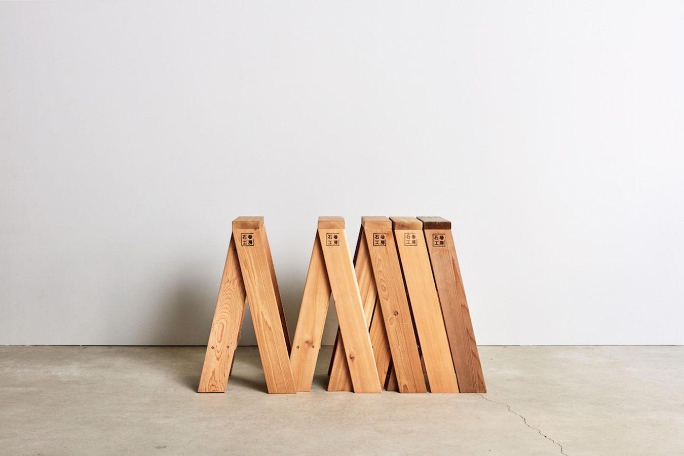石巻工房+トラフ建築設計事務所「AA STOOL」