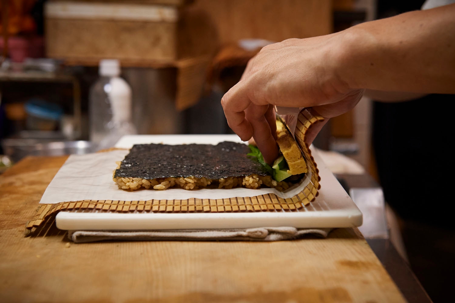 丸々1本うなぎ棒寿司 調理