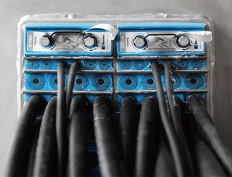 「海運脱炭素」を支援する業界リーダーの取り組み:ロクステック、 貫通部シールで実装を支える