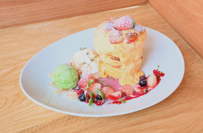 いちごとピスタチオのカリとろブリュレパンケーキ